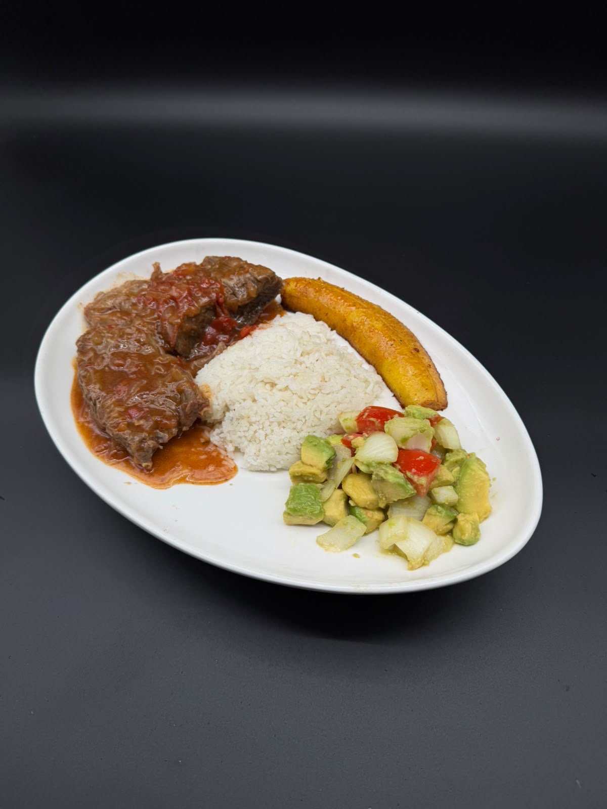 Sobrebarriga en salsa criolla